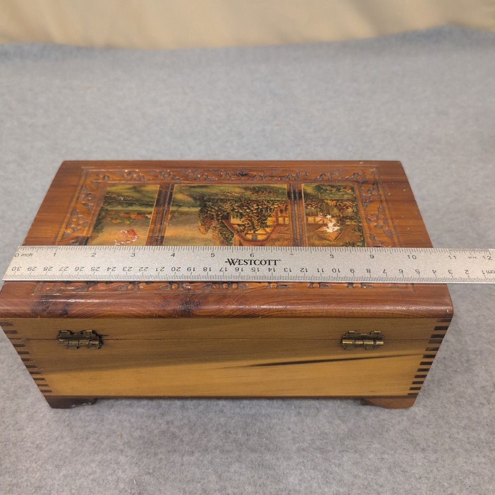 Vintage Cedar Wood Keepsake Chest Cottage Landscape Mirror Jewelry Box Latch - Picture 9 of 10